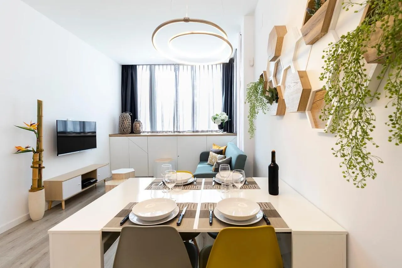 SYLVIA 1M - Precioso apartamento en primera línea de mar - céntrico - playa - wifi Empuriabrava 0*,  Spagna