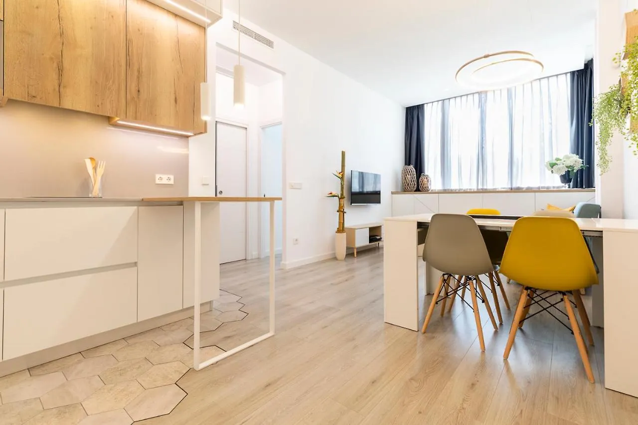 SYLVIA 1M - Precioso apartamento en primera línea de mar - céntrico - playa - wifi Empuriabrava